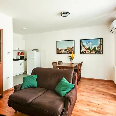 Filinhome Gunduliceva 8 Novi Sad