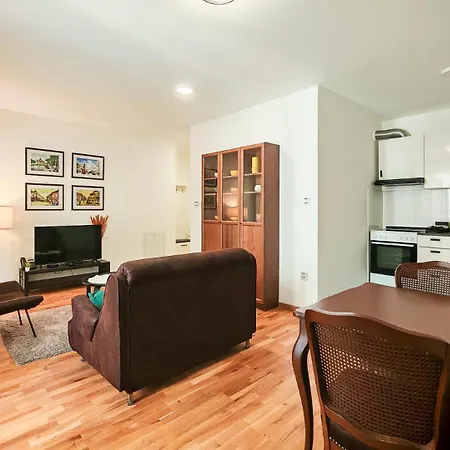 Filinhome Gunduliceva 8